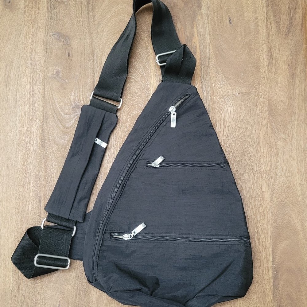 baggallini sling/crossbody bag